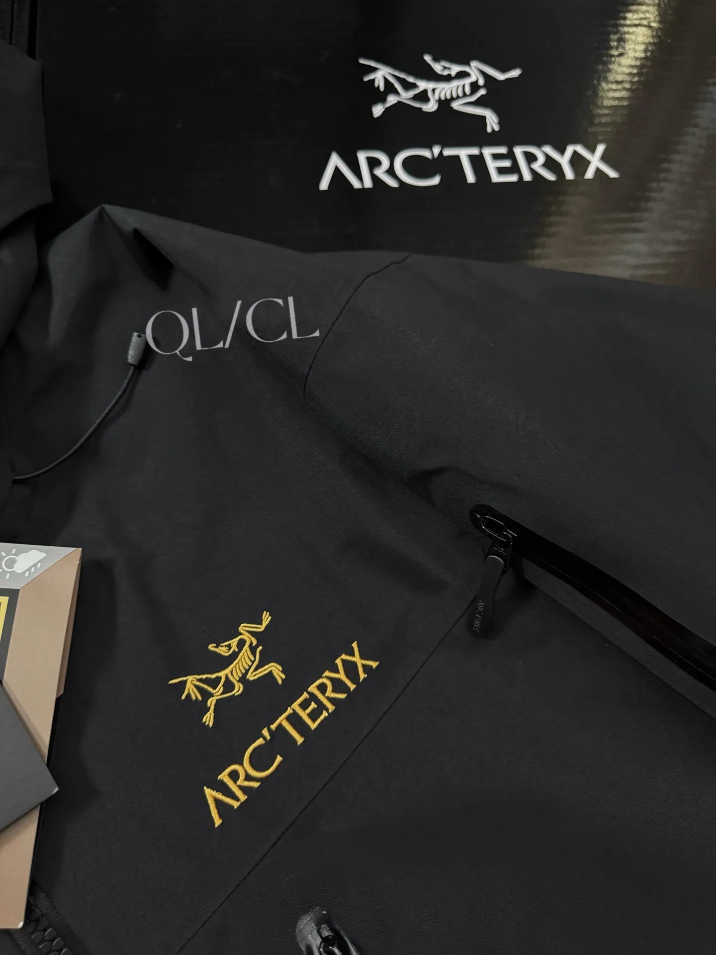 K 66 Quality ARC'TERYX ALPHA SV 8 Breathable Sv ， ， ， ： N X GORE-TEX® Alpha SV Wear-Resistant Wear-Resistant : ykk logo TPU 100 1.1 Water Tight™ : 70 : logo， Velcro® ， ， ， Hem Lock ： Size：XS-XXL ：116 120 124 128 132 136 ：48 49 50 51 52 53 ：62 63 64 67 68 ：70.5 72.5 74.5 76.5 77.5 78.5